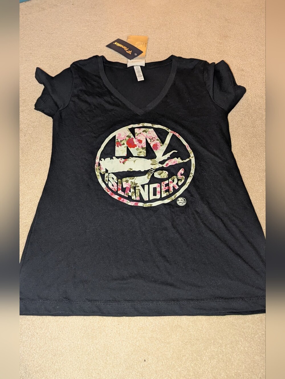 Nwt Fanatics New York Islanders Women's Lovely V-Neck T-Shirt -Black